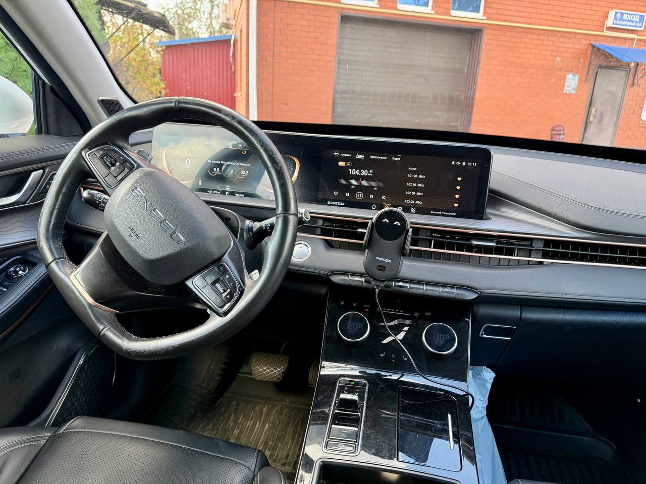 EXEED LX - фото 2