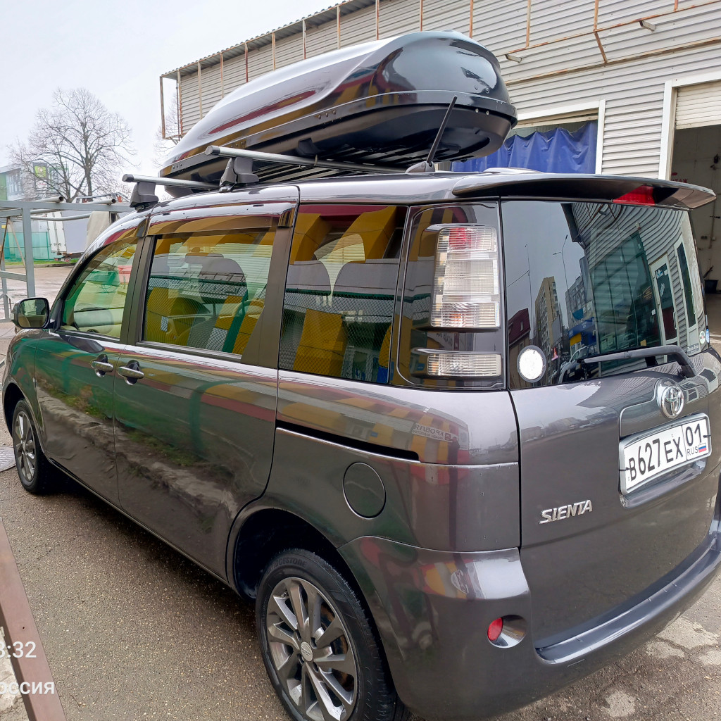 Toyota Sienta - фото 2