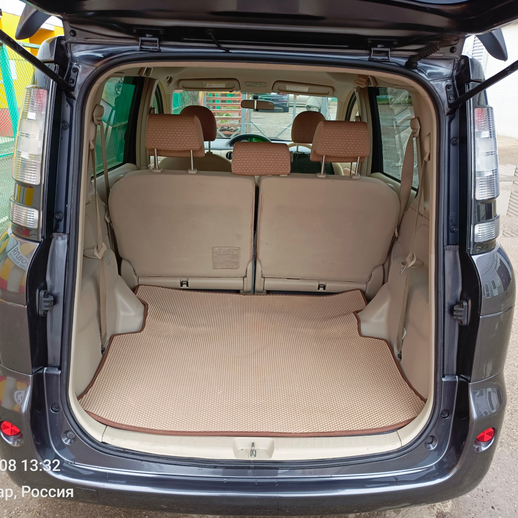 Toyota Sienta - фото 4